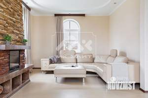 Коттедж 284м&sup2;, 3-этажный, на длительный срок, 