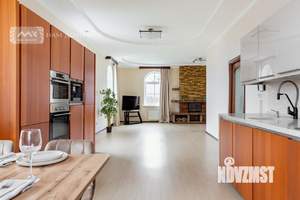 Коттедж 284м&sup2;, 3-этажный, на длительный срок, 