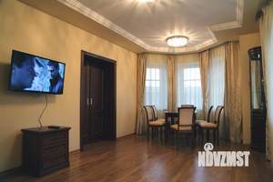 Коттедж 200м², 3-этажный, на длительный срок, 