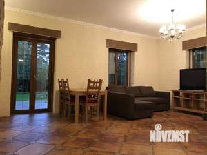 Дом 220м&sup2;, 2-этажный, на длительный срок, 