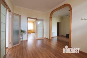 Коттедж 340м&sup2;, 2-этажный, на длительный срок, 