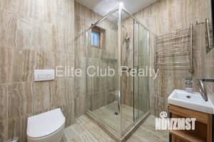 Коттедж 287м&sup2;, 2-этажный, на длительный срок, 