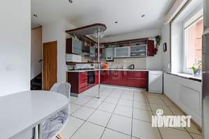 Таунхаус 190м&sup2;, 3-этажный, на длительный срок, 