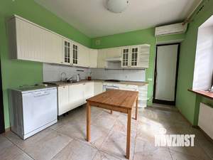 Таунхаус 186м&sup2;, 3-этажный, на длительный срок, 