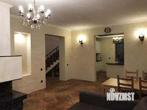 Дом 220м&sup2;, 2-этажный, на длительный срок, 