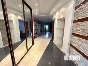 Дом 568м&sup2;, 3-этажный, на длительный срок, 