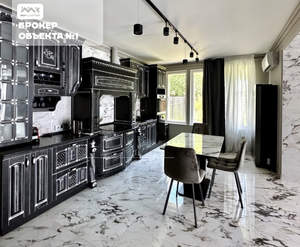 Дом 220м&sup2;, 2-этажный, на длительный срок, 