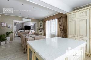 Таунхаус 520м&sup2;, 3-этажный, на длительный срок, 