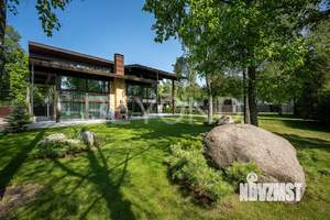 Дом 697м&sup2;, 3-этажный, на длительный срок, 