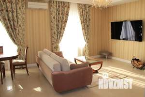 Дом 220м&sup2;, 3-этажный, посуточно, 