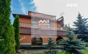 Дом 380м&sup2;, 3-этажный, на длительный срок, 