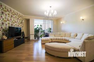 Дом 210м², 3-этажный, на длительный срок, 