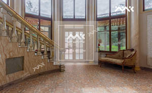 Дом 380м&sup2;, 3-этажный, на длительный срок, 