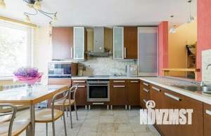 Таунхаус 200м², 4-этажный, на длительный срок, 