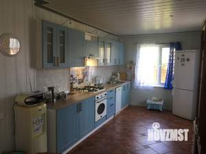 Дом 200м², 2-этажный, на длительный срок, 