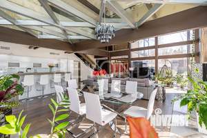 Дом 697м&sup2;, 3-этажный, на длительный срок, 