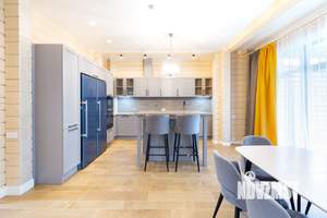 Коттедж 250м², 2-этажный, на длительный срок, 