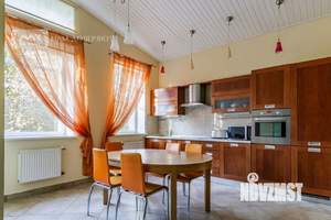 Таунхаус 155м², 3-этажный, на длительный срок, 