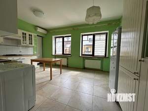 Таунхаус 186м&sup2;, 3-этажный, на длительный срок, 