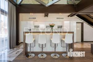 Дом 697м&sup2;, 3-этажный, на длительный срок, 