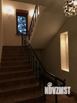 Дом 220м&sup2;, 2-этажный, на длительный срок, 