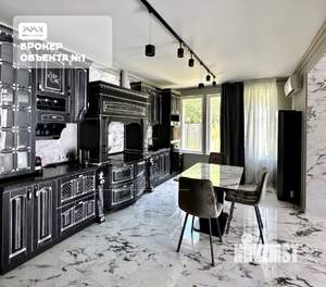 Дом 220м&sup2;, 2-этажный, на длительный срок, 