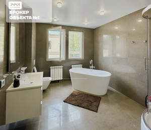 Дом 220м&sup2;, 2-этажный, на длительный срок, 