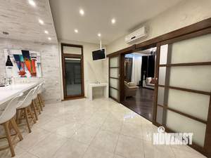 Дом 300м², 2-этажный, на длительный срок, 