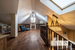 Дом 220м&sup2;, 3-этажный, посуточно, 