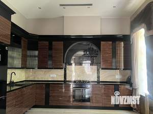 Дом 560м², 3-этажный, на длительный срок, 