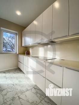 Дом 245м&sup2;, 3-этажный, на длительный срок, 