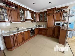 Дом 272м², 3-этажный, на длительный срок, 