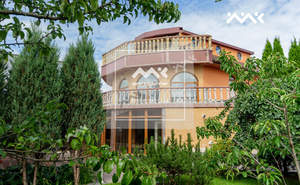 Дом 380м&sup2;, 3-этажный, на длительный срок, 