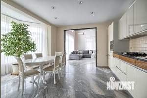 Коттедж 230м², 2-этажный, на длительный срок, 
