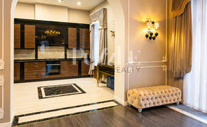 Дом 548м², 3-этажный, на длительный срок, 