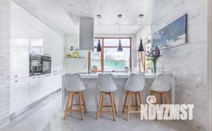 Дом 300м², 2-этажный, на длительный срок, 