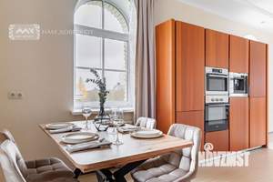 Коттедж 284м&sup2;, 3-этажный, на длительный срок, 