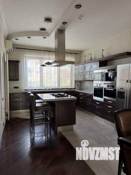 Таунхаус 260м², 4-этажный, на длительный срок, 