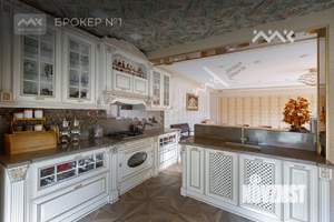 Дом 380м&sup2;, 3-этажный, на длительный срок, 