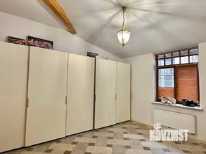 Таунхаус 331м², 3-этажный, на длительный срок, 