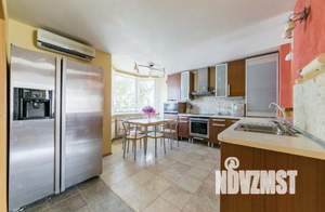 Таунхаус 200м², 4-этажный, на длительный срок, 