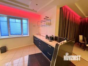 Дом 568м&sup2;, 3-этажный, на длительный срок, 