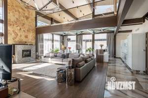 Дом 697м&sup2;, 3-этажный, на длительный срок, 