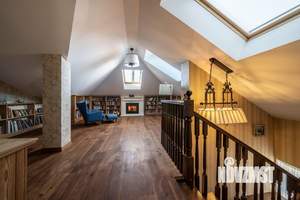 Таунхаус 220м&sup2;, 3-этажный, на длительный срок, 