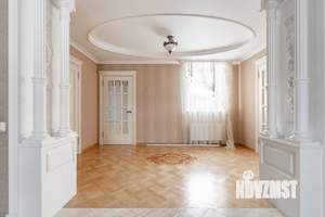 Дом 700м², 3-этажный, участок 26 сот.  