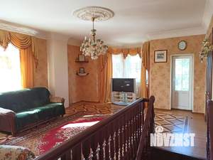 Дом 380м², 3-этажный, участок 11 сот.  