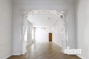 Дом 1187м&sup2;, 3-этажный, участок 1 сот.  