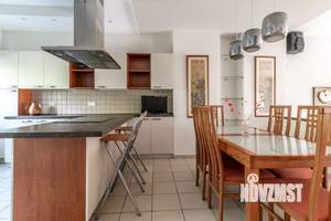 Таунхаус 197м², 3-этажный, участок 1 сот.  