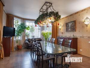 Дом 283м², 3-этажный, участок 32 сот.  