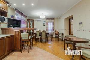 Дом 375м², 4-этажный, участок 23 сот.  